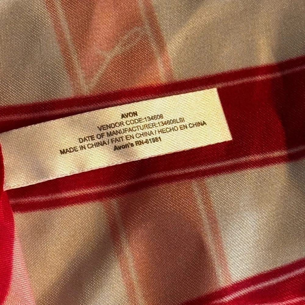 Avon vintage breast cancer in it to win it large satin scarf EUC